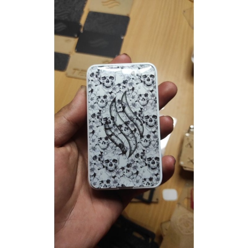 

akrilik tengkorak putih