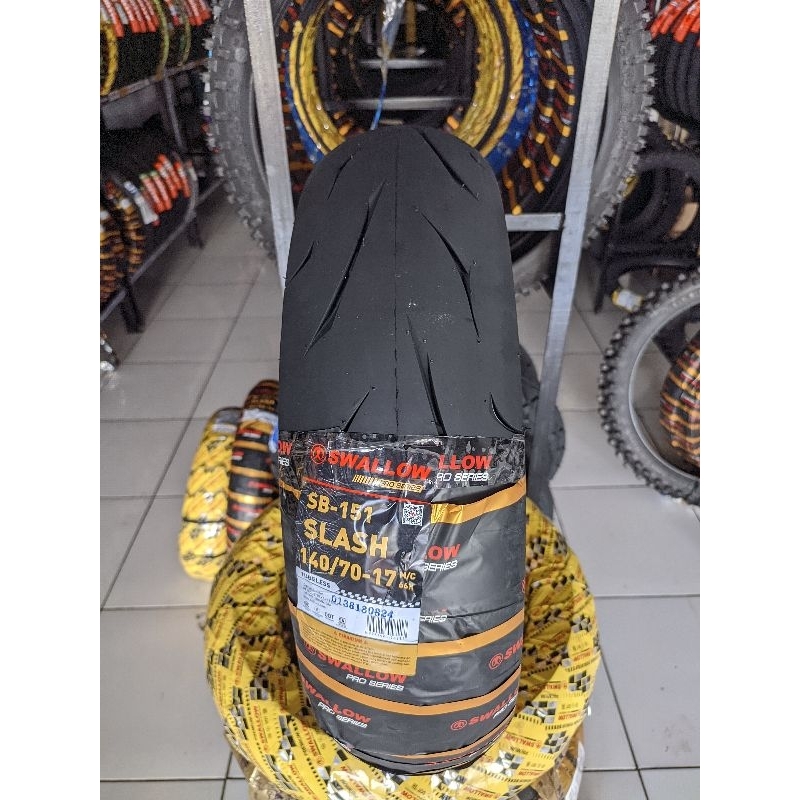 BAN MOTOR TUBLESS SWALLOW SLASH 140/70-17 SOFTCOMPOUND