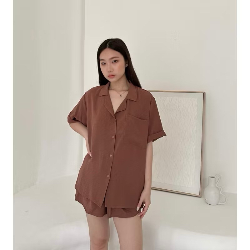 𝙋𝙍𝙀𝙇𝙊𝙑𝙀𝘿 Roseau Official Diora Crinkle Set One Set Brown Short Sleeve Shirt High Waist Short Pants S