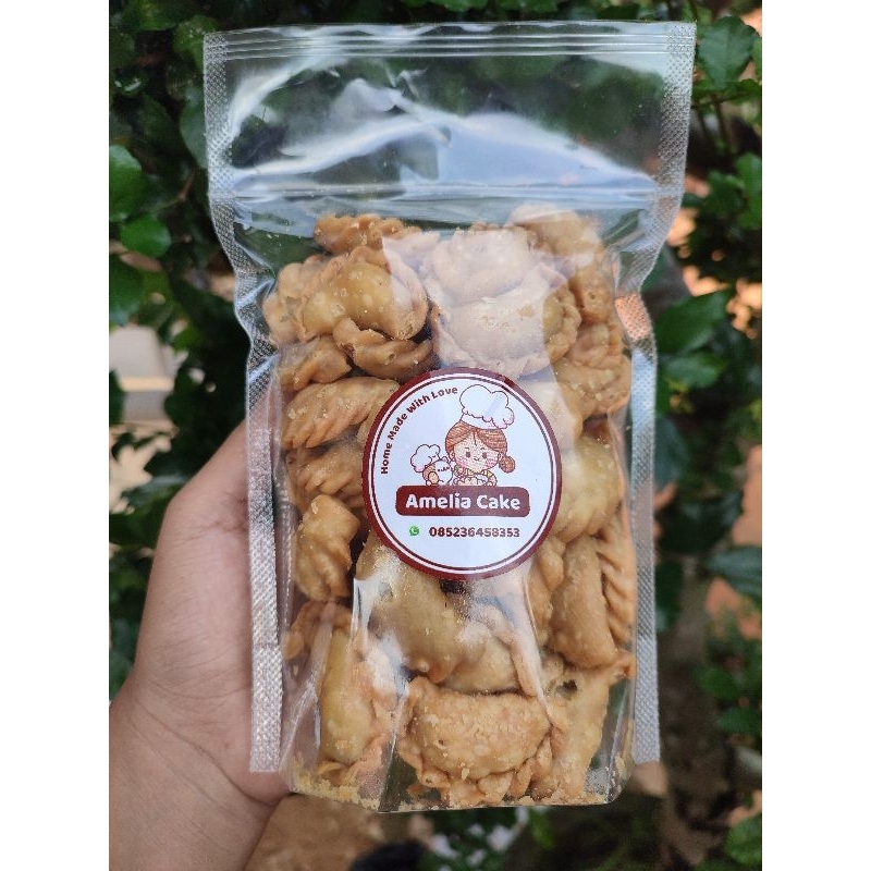 

Pastel mini isi abon sapi krenyes 200gram