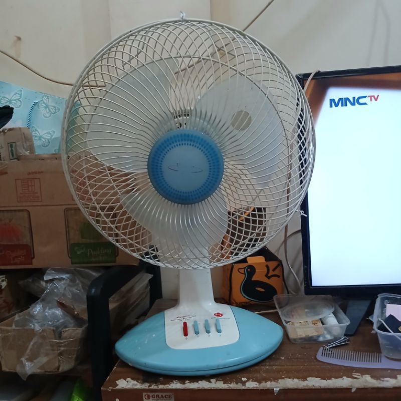 kipas angin meja dan dinding maspion ef-312 12 inch desk wall fan wadesta seken bekas