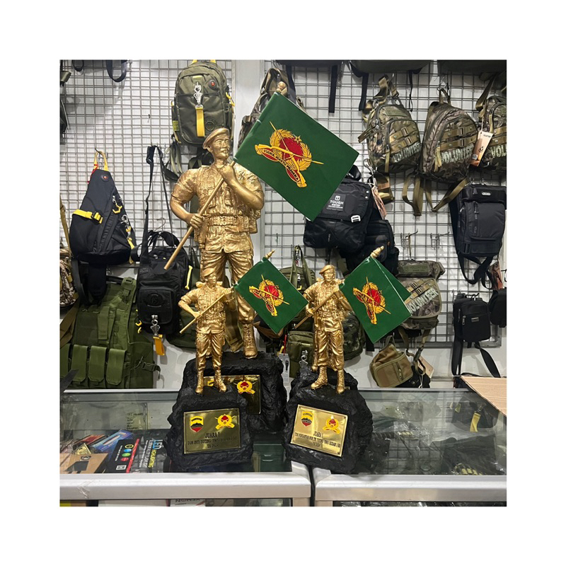 Cenderamata Patung Piala Tentara Pajangan Miniatur  Resin TNI AD TNI AL TNI AU - Emas Gold