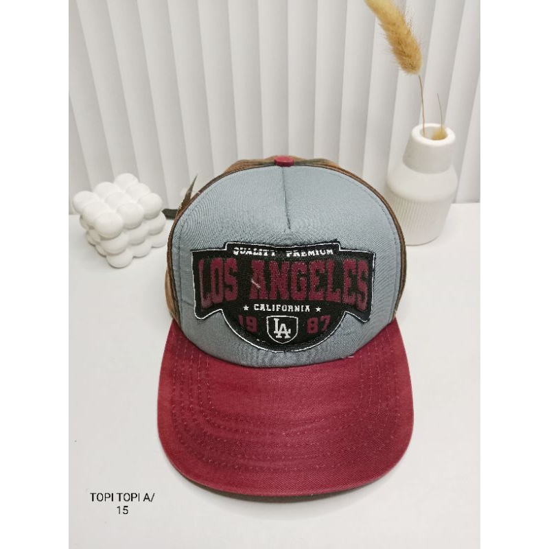 Topi pria Los Angeles