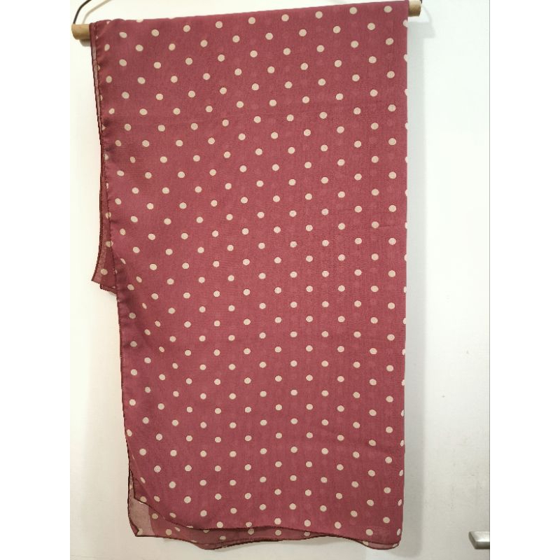 Pashmina Ceruti Polkadot Merah