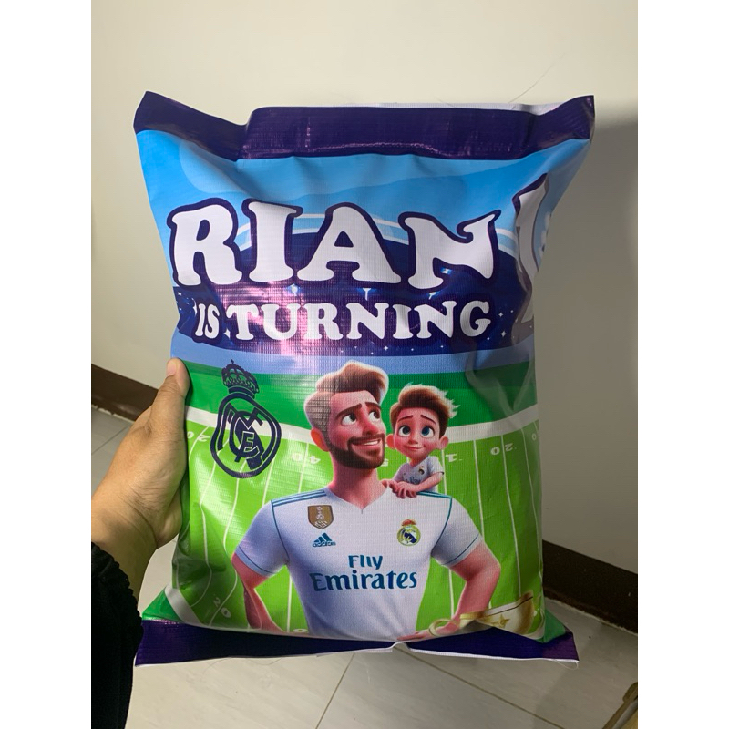 

giant snack ulang tahun ukuran L (30x40cm) free custom desain