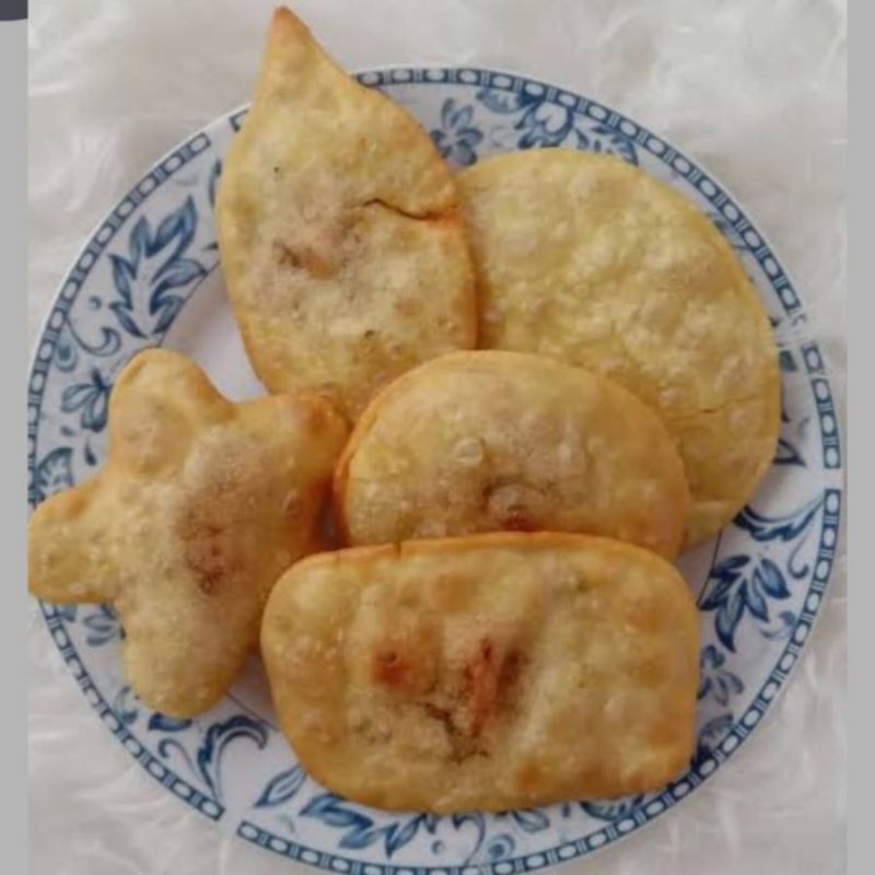 

cireng isi khas bandung enak dan lezat 100% Halal (isi 20pcs)