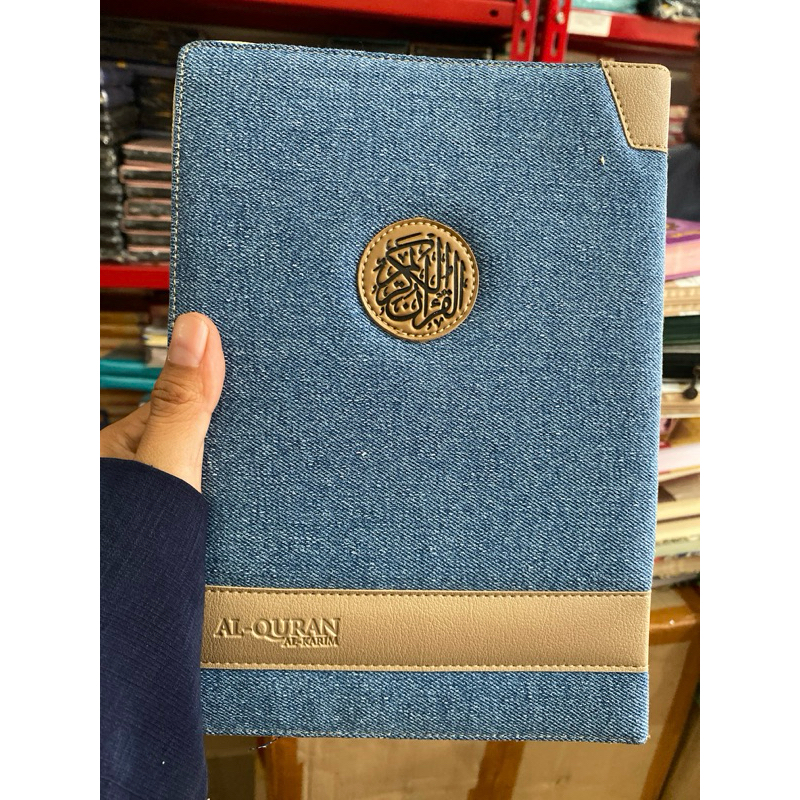

HJK COVER UNTUK ALQURAN A5 ( 15,5X22,5X3,5) BAHAN SOFT JEANS, CANVAS (belum termasuk Al Quran)
