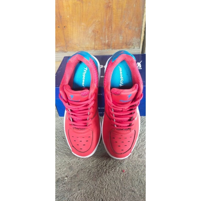 Flypower Sepatu Olahraga Merah