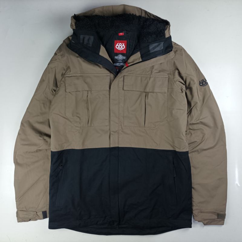 686 waterproof snowboard  size M luar B049