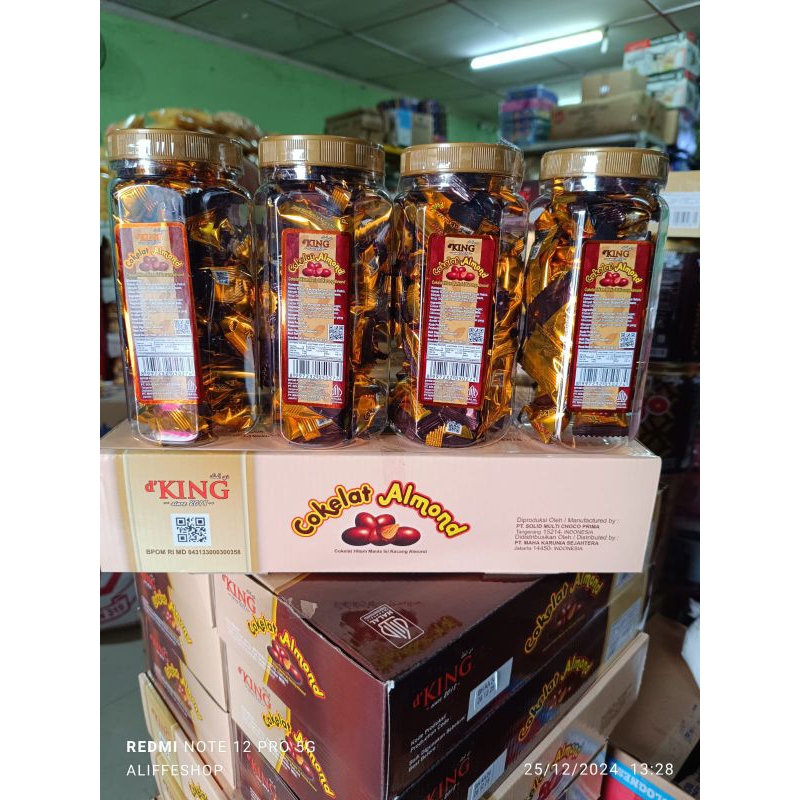 

1 toples cokelat kacang almond packing aman menggunakan dus