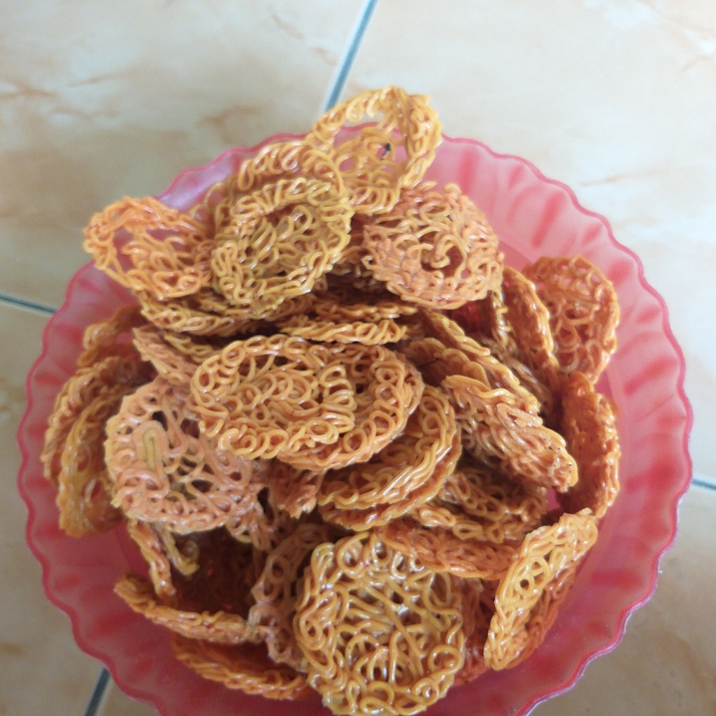 

Krupuk Uyel mentah warna oranye 1 Kg, krupuk lauk mentah 1 Kg