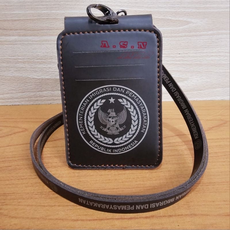

YEN Id Card Kulit Kemenimipas Tempat Kartu Id Card Kulit Lipat Magnet Kementerian Imrasi dan