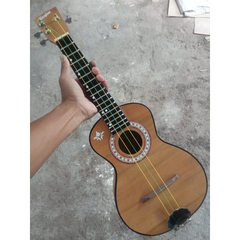 UKULELE KAYU BOBOK AN SENAR 3 dan 4.