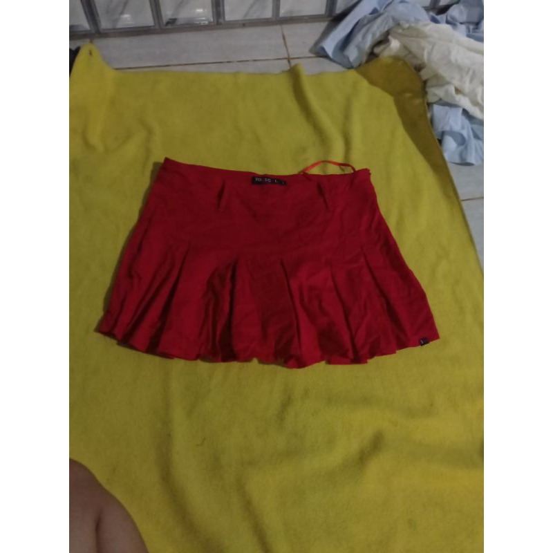 Rok celana pendek dewasa merah