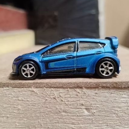 Hot Wheels 12 Ford Fiesta Boulevard Real Riders loose diecast