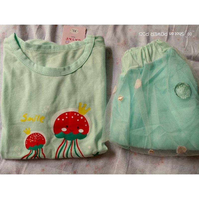 SETELAN TUTU dari WAYNE KIDS WEAR XL (ada noda titik dikaos)