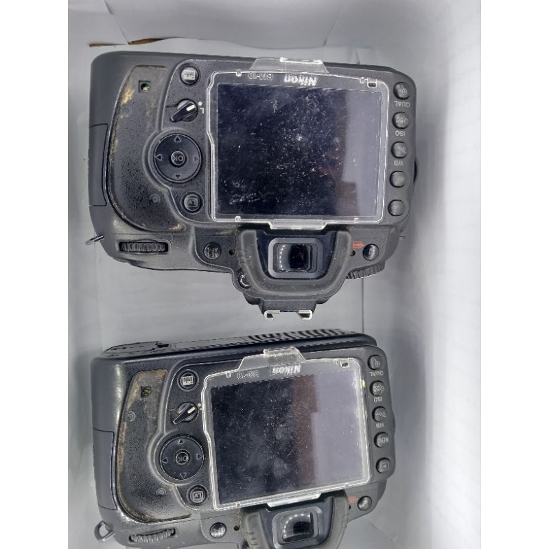 2 unit Nikon D90 + 2 lensa (Nikon 18-105mm dan tamron 18-200mm)