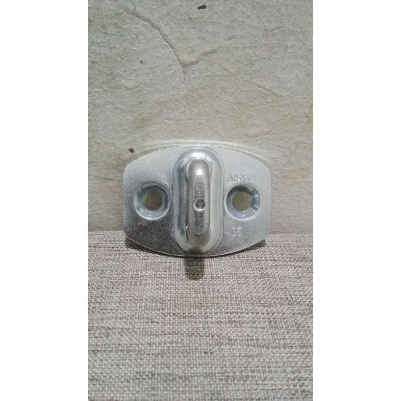 pengait lock striker pintu mobil Toyota Innova,Avanza,Kijang dan Daihatsu Xenia original