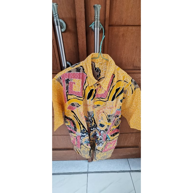 batik pria motif warna kuning lengan pendek