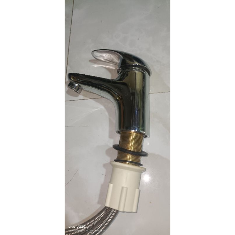 kran wastafel toto panas dingin