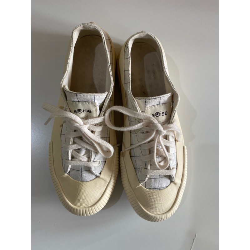 Arise - PRELOVED Sepatu Low Canvas White Grid Sneakers Unisex
