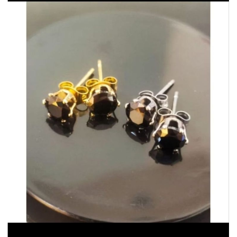 Anting tusuk permata hitam zircon titanium