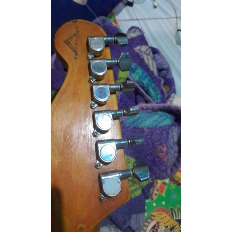 Gitar listrik fender custom