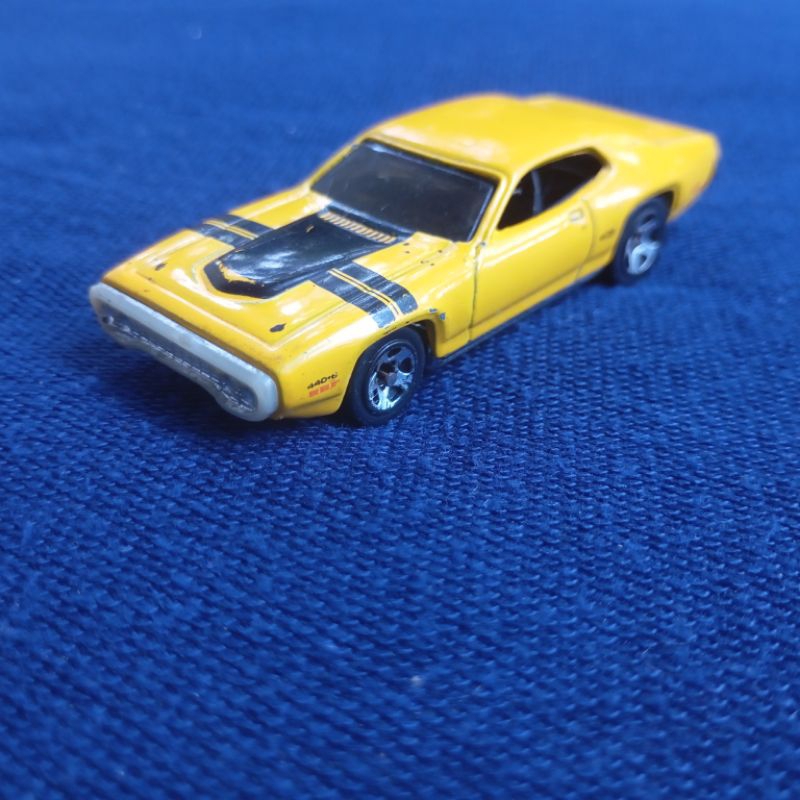 Diecast Loose Hot Wheels HW 71 Plymouth GTX Kuning