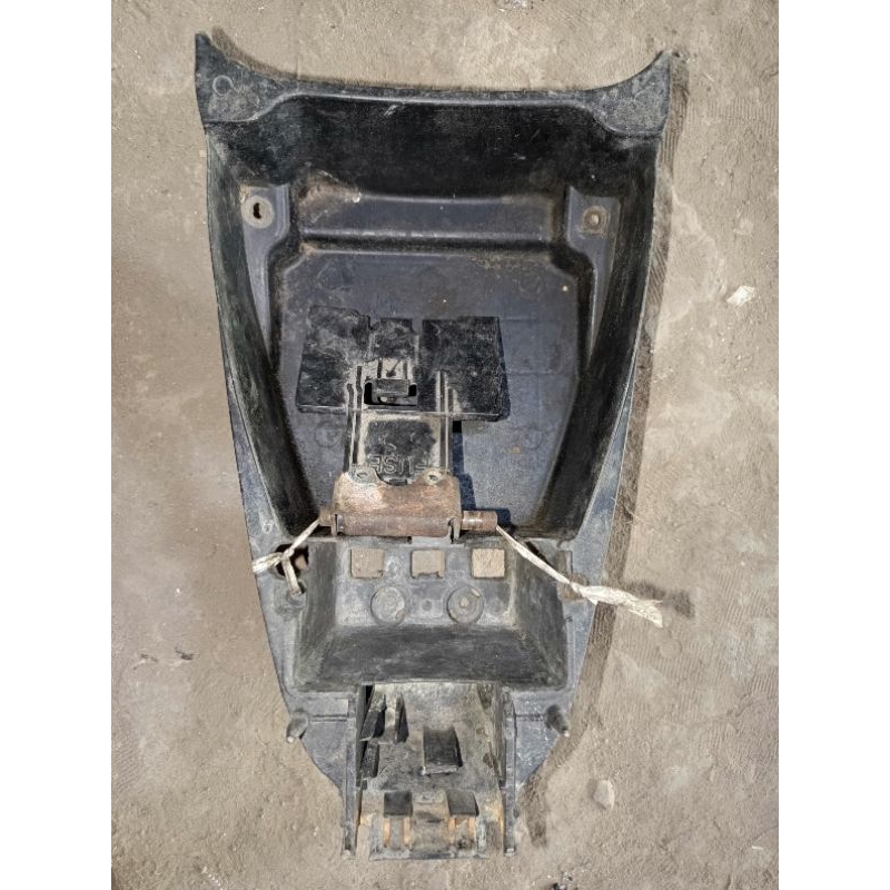 Bagasi/Box aki mio soul karbu lepasan motor
