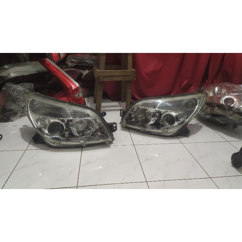 Headlamp Toyota Rush 2013 sepasang