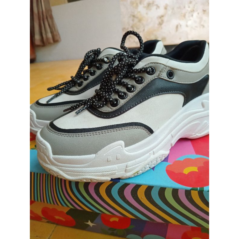 Preloved sepatu sneaker