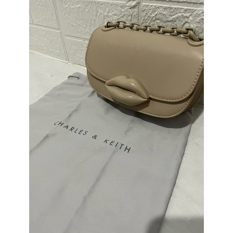 PRELOVED TAS CK MINI SLINGBAG HANYA MUAT HP DAN DOMPET WARNA CREAM