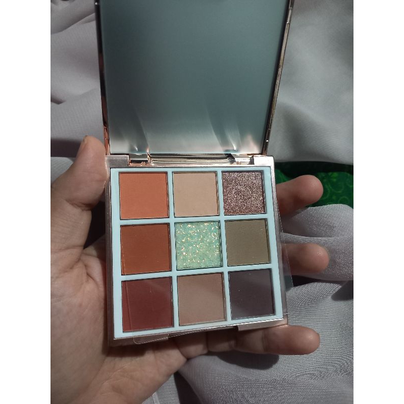 Eyeshadow Reveline Peachy Starlight