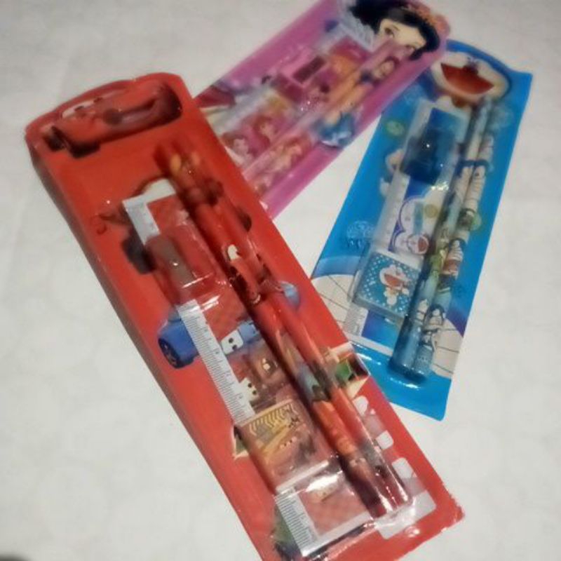 

Satu set alat tulis (Pensil, Penggaris, Penghapus, dan Rautan)
