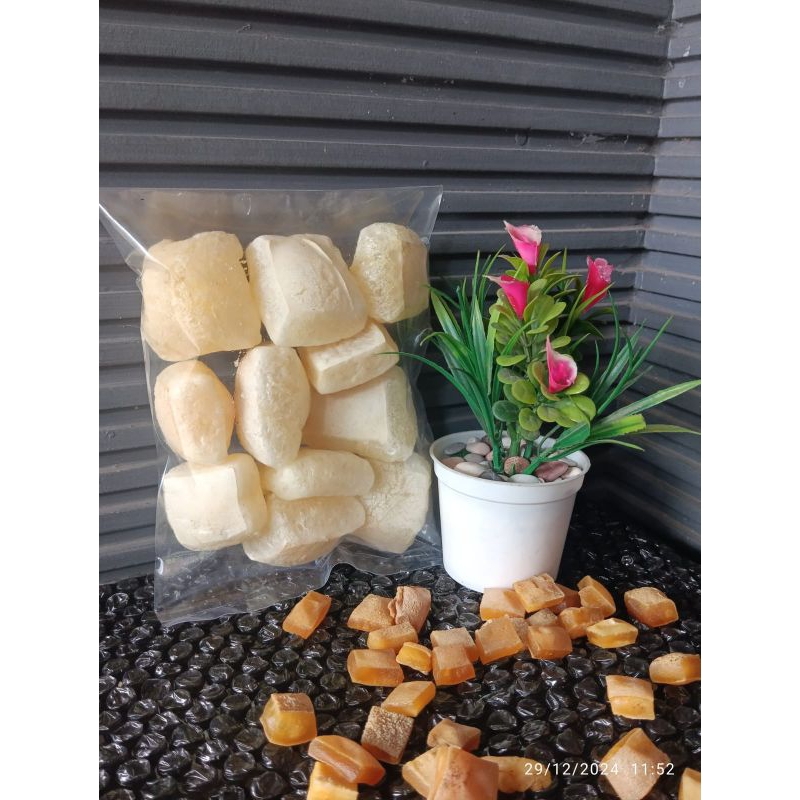 

Maknyuss1 Krecek/Krupuk Rambak Kulit Sapi Mekar Maksimal Varian Kotak 500 Gram