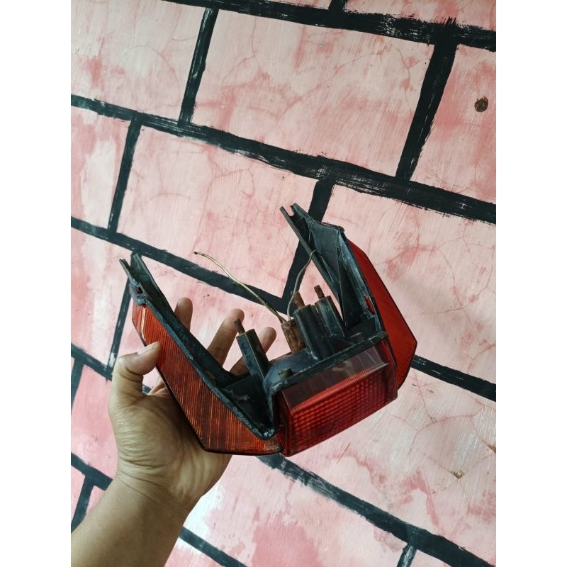 Lampu Belakang Suzuki Crystal