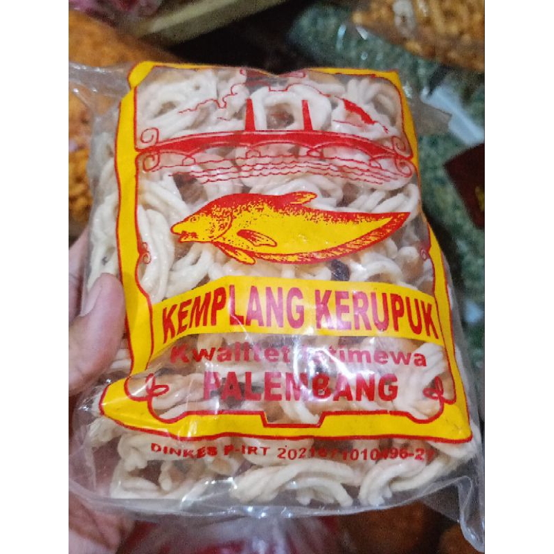 

kerupuk kempelang ikan siap goreng