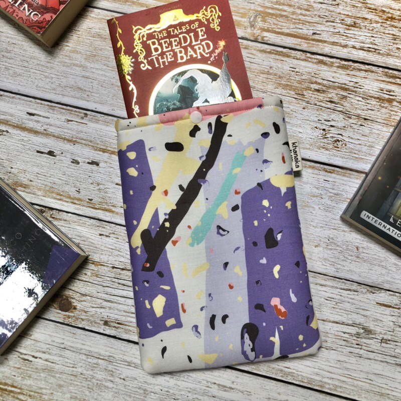 

KHANAKA Booksleeve Abstrak | LIMITED