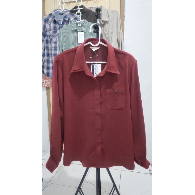 Kemeja Merah Maroon