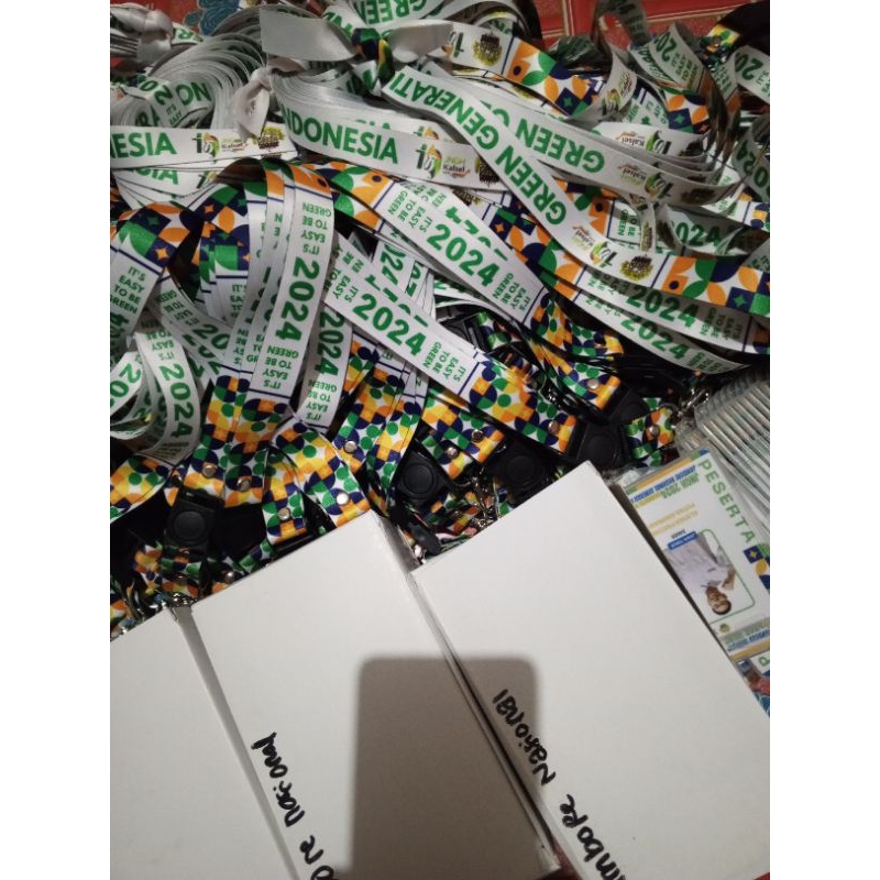 

Paket Tali Lanyard dan Tanda pengenal Custom