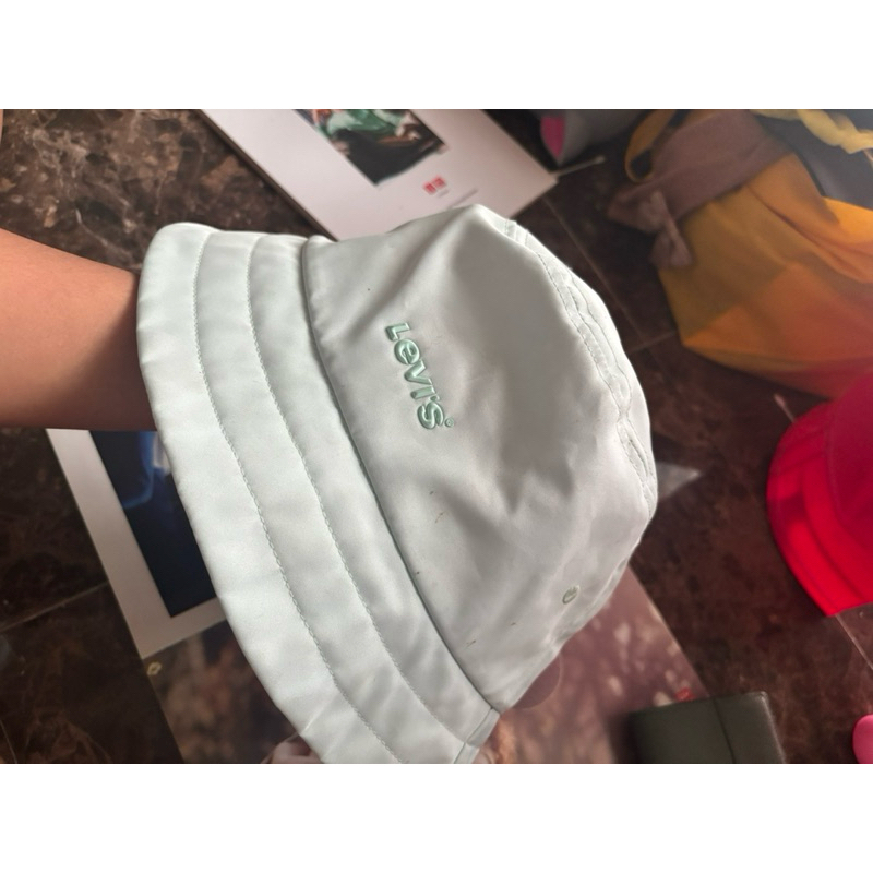 Topi levis