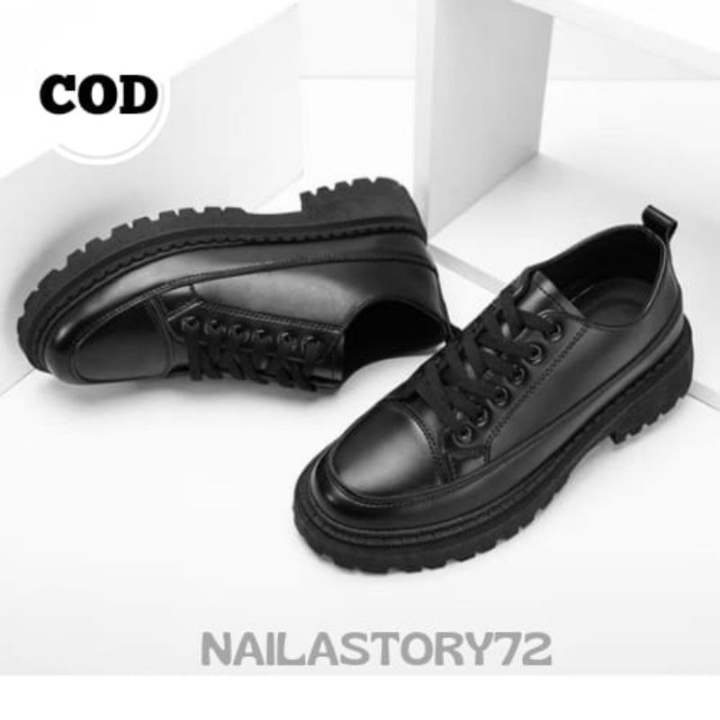 Sepatu hitam pria casual Carlos Docmart