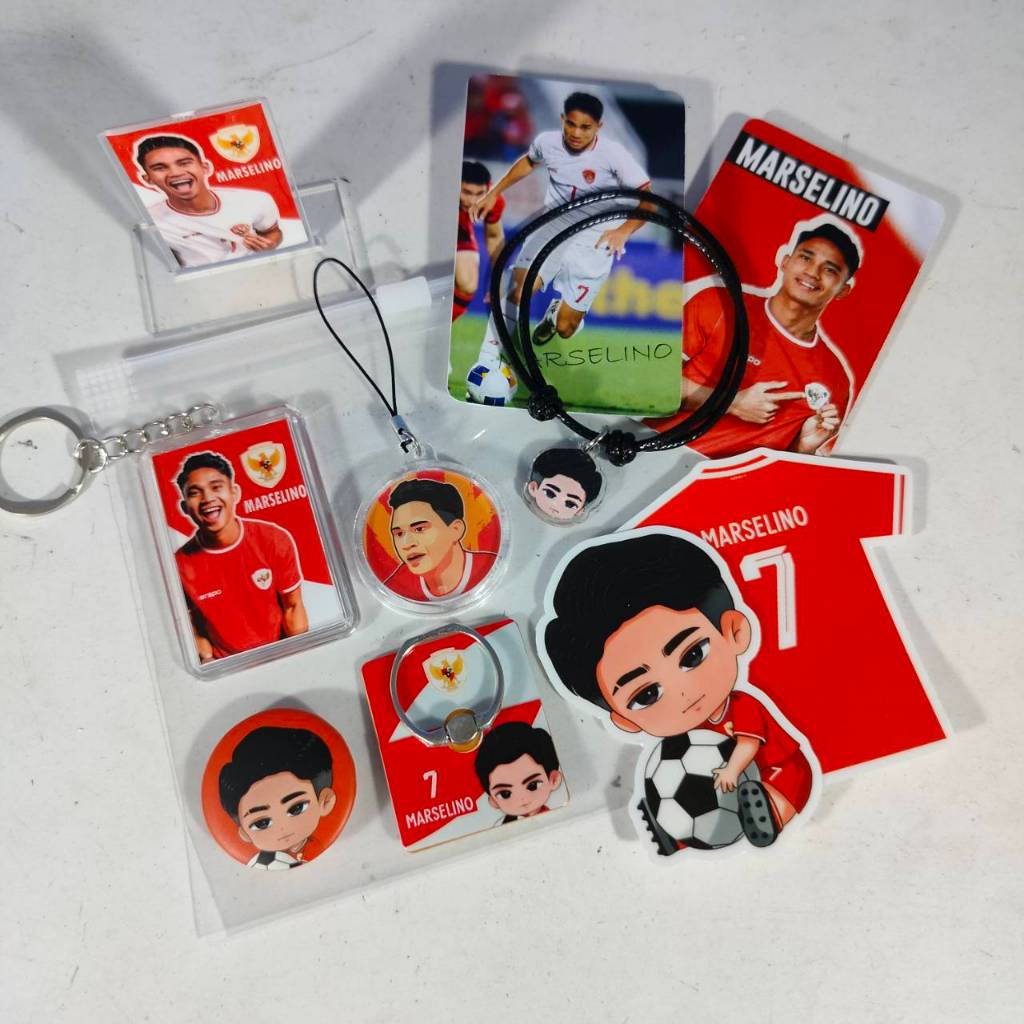 

Hampers Aesthetic Tim Nasional Indonesia - Kado Lucu karakter Marselino - Gift Idul Fitri - Hadiah Lucu Karakter Struick - THR Merchandise Anime