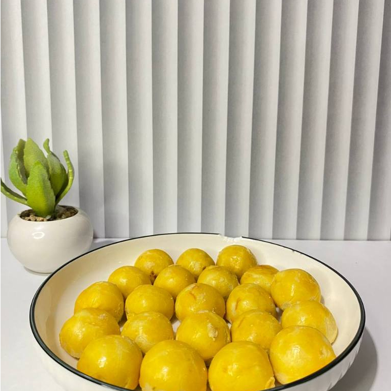 

Kue kering Nastar Apple Ball Premium By Menurass Cookies