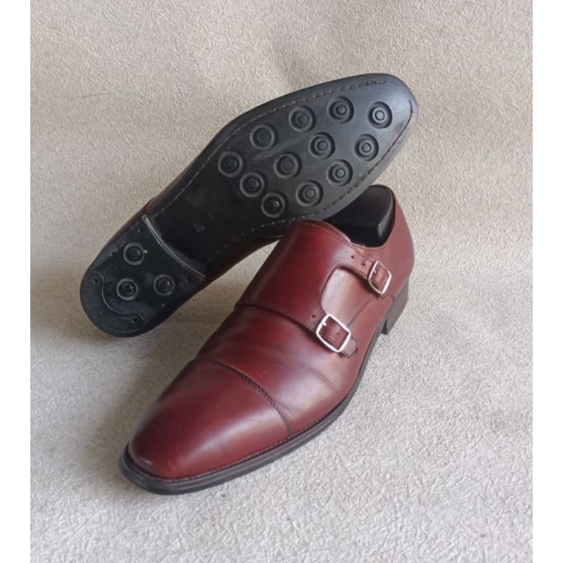 Sepatu second branded size 45