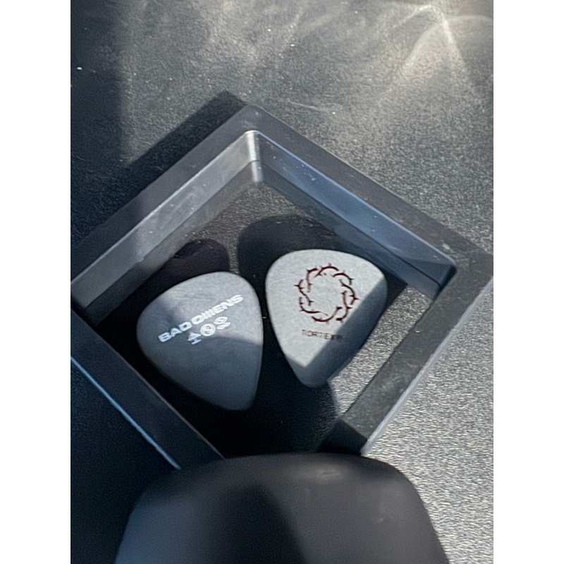 [Baca Deskripsi] Bad Omens Merch (Cds, Guitar Picks, Magazines)