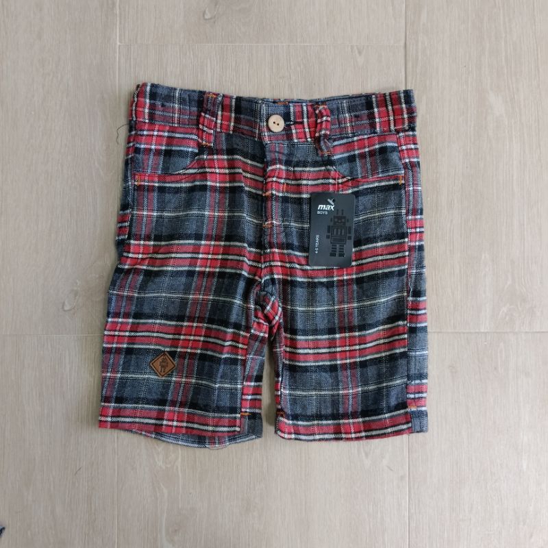 Celana Pendek Kotak-Kotak Hitam Merah