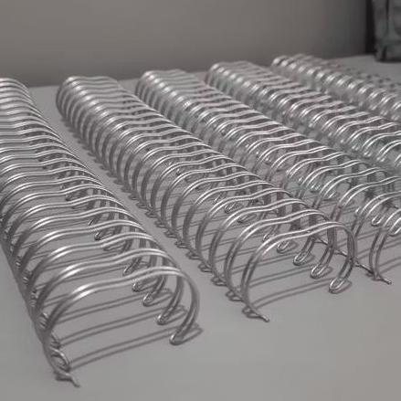 

Ring Jilid Kawat Nomor 5 Spiral 5/16 F4 38 lubang Emas Silver Pitch 3:1 8mm 45 lembar Golden Wire Binding Wire