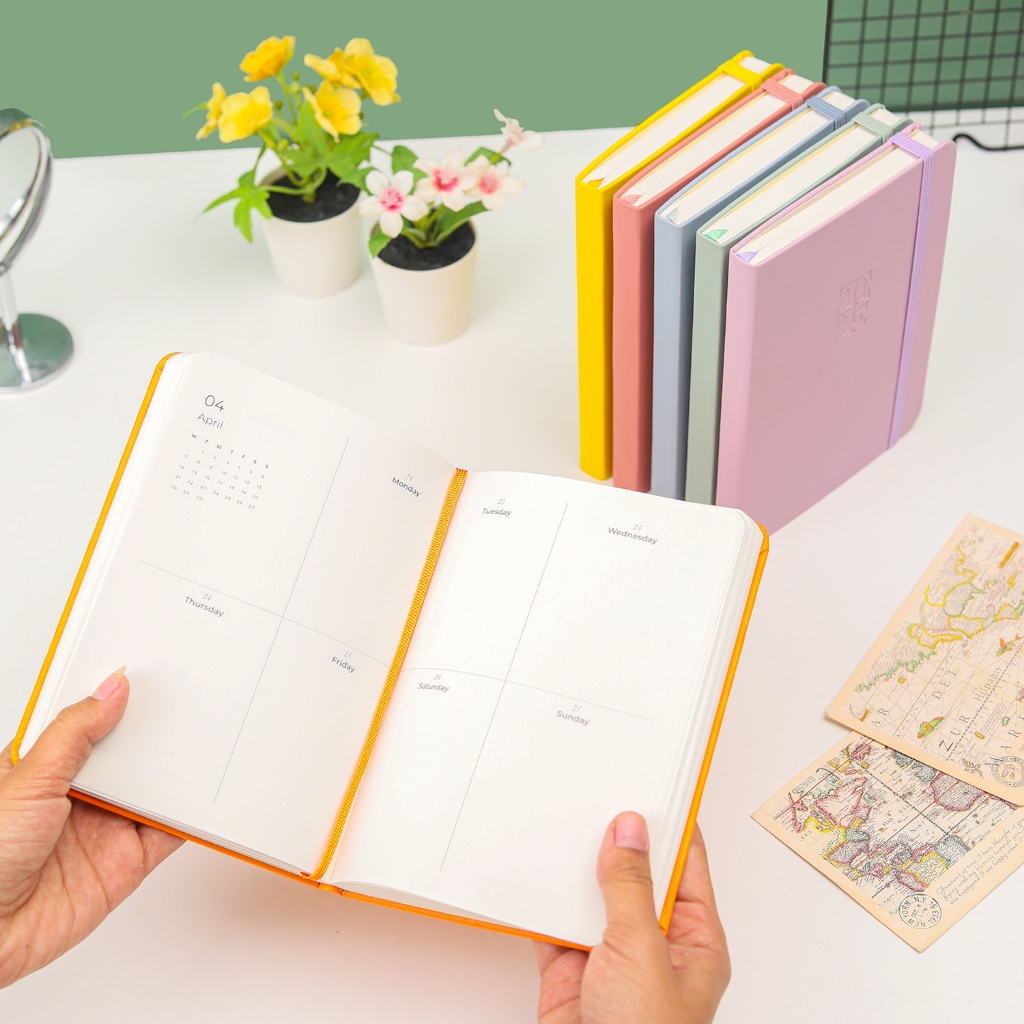 

Bukuqu Planner BW B6 2025 - Journal kulit 2025 - Agenda Hitam Putih