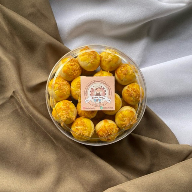 

NADIA FOODYS- KUE NASTAR kue kering lebaran